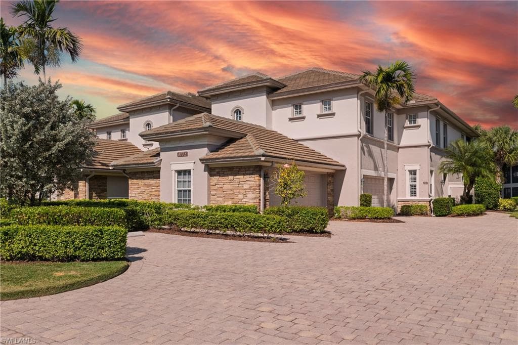 8775 Coastline Ct 102, Naples, FL 34120-29