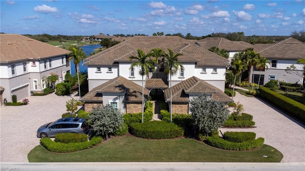 8775 Coastline Ct 102, Naples, FL 34120-31
