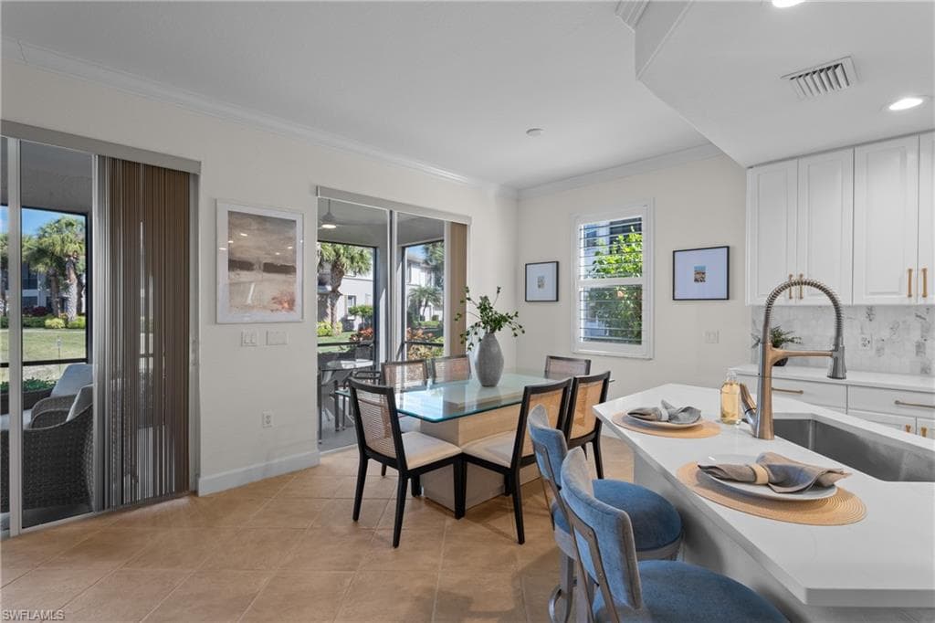 8775 Coastline Ct 102, Naples, FL 34120-6