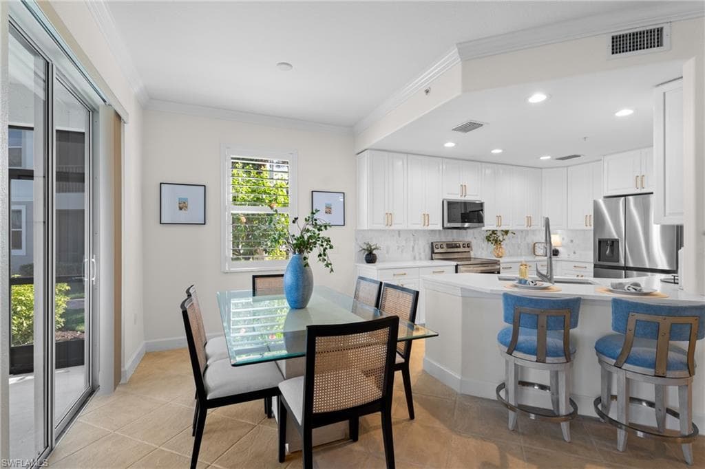 8775 Coastline Ct 102, Naples, FL 34120-7