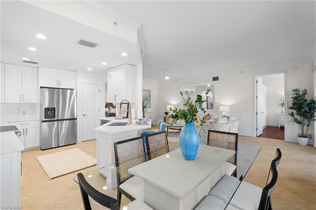 8775 Coastline Ct 102, Naples, FL 34120-8
