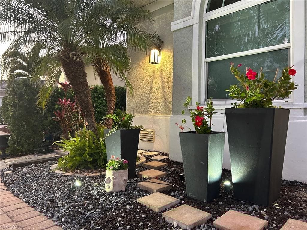 2805 Linda Dr, Naples, FL 34112-45