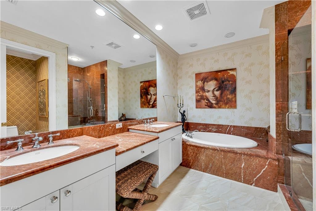 780 5th Ave S 203, Naples, FL 34102-14