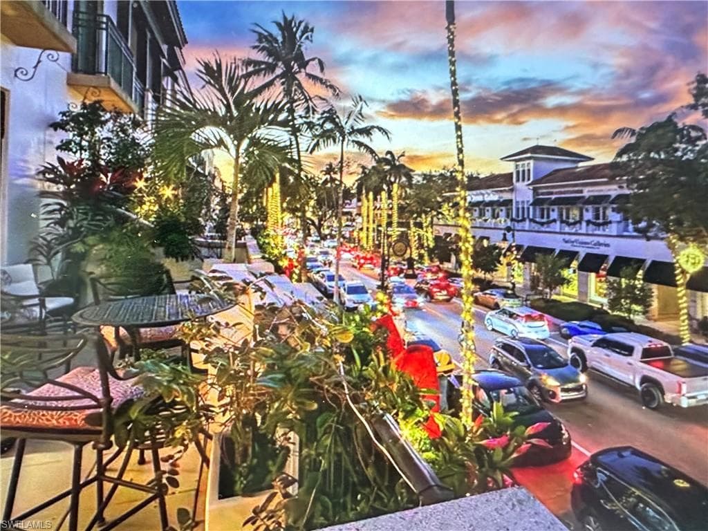 780 5th Ave S 203, Naples, FL 34102-17