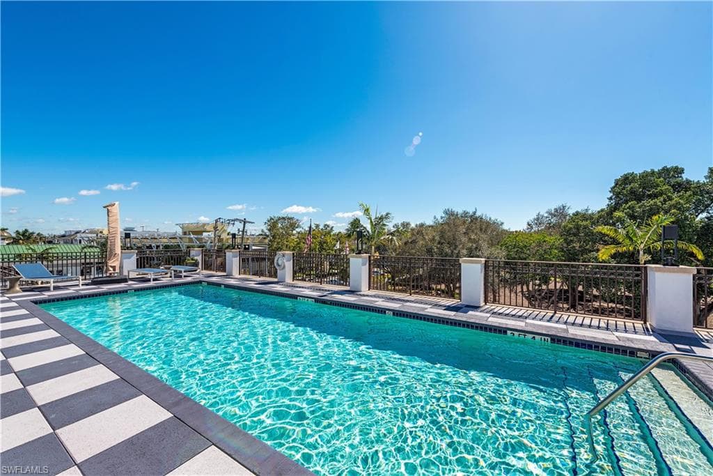 780 5th Ave S 203, Naples, FL 34102-18