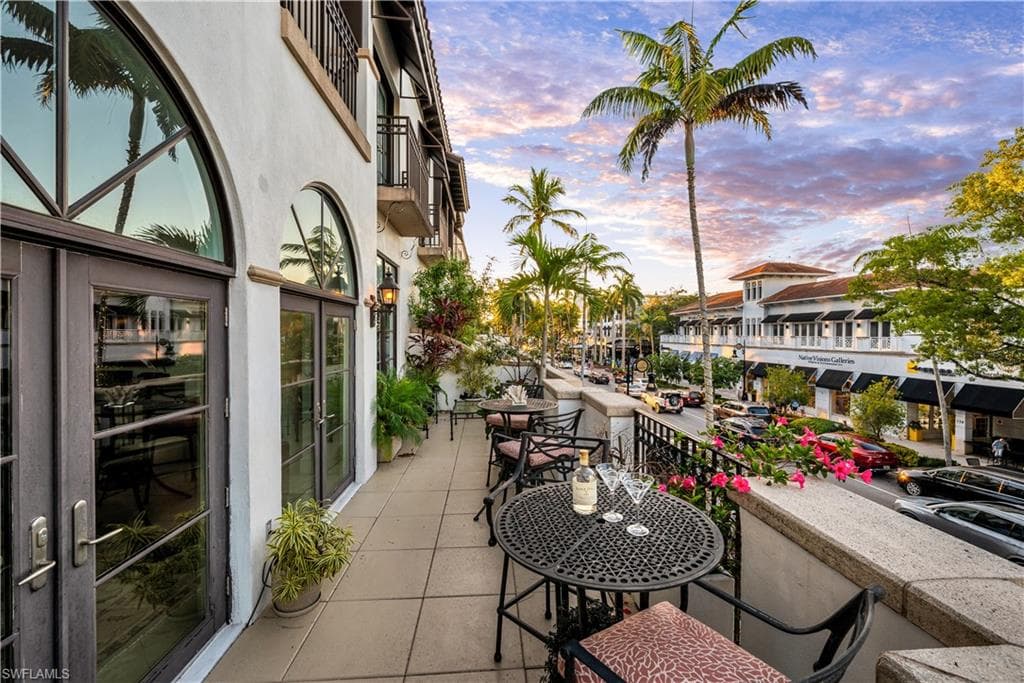 780 5th Ave S 203, Naples, FL 34102-3