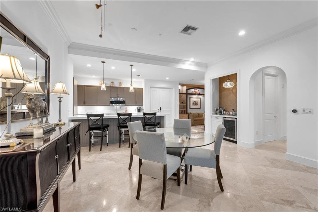 780 5th Ave S 203, Naples, FL 34102-4