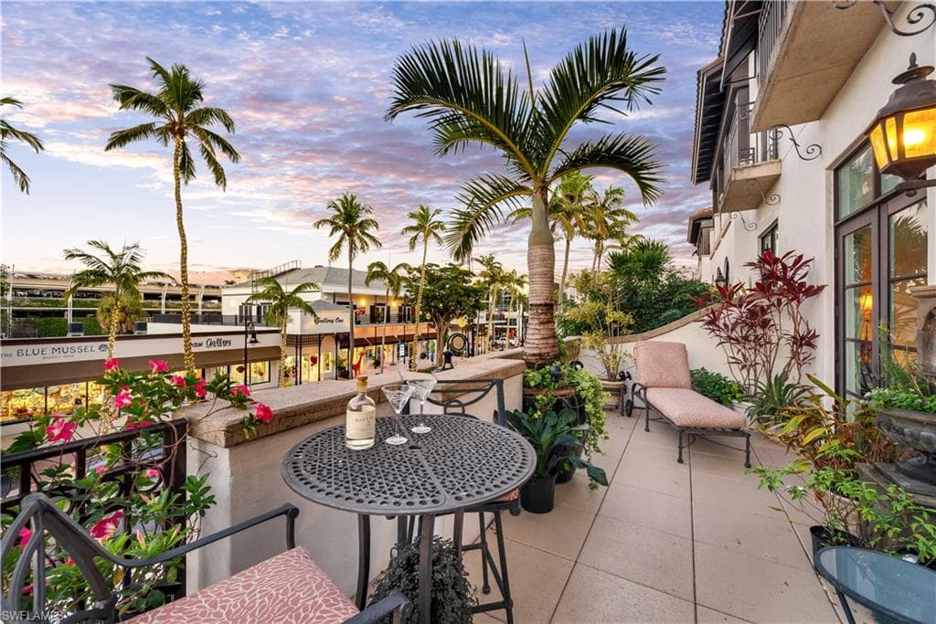780 5th Ave S 203, Naples, FL 34102-6