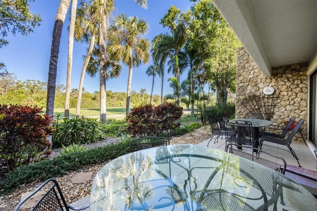 105 Clubhouse Dr D155, Naples, FL 34105-1
