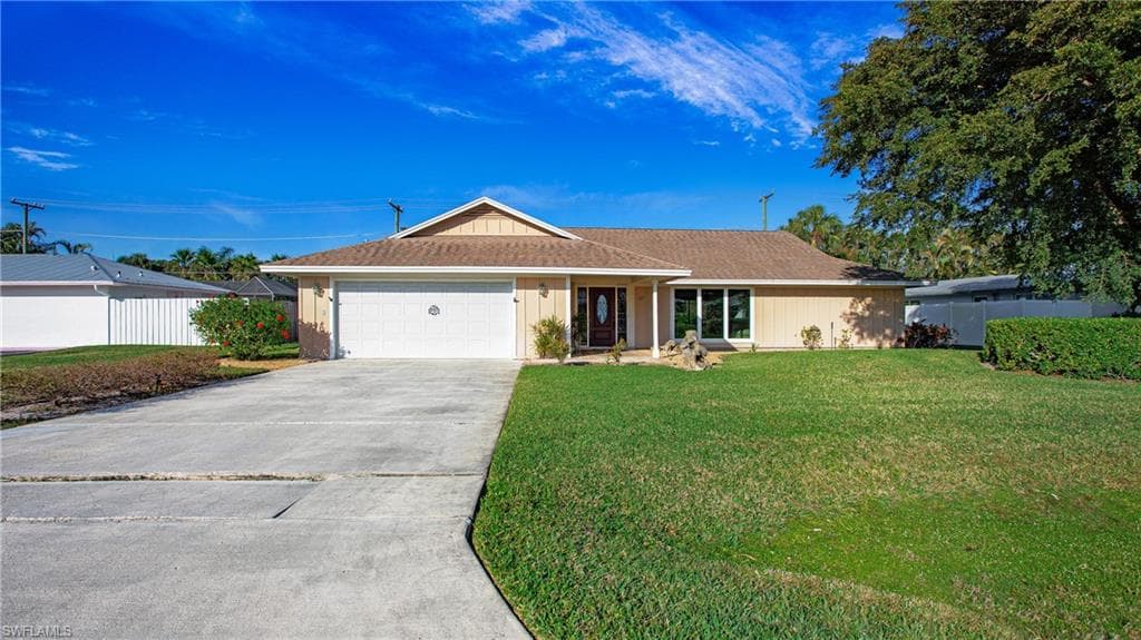 127 Coral Vine Dr, Naples, FL 34110-25