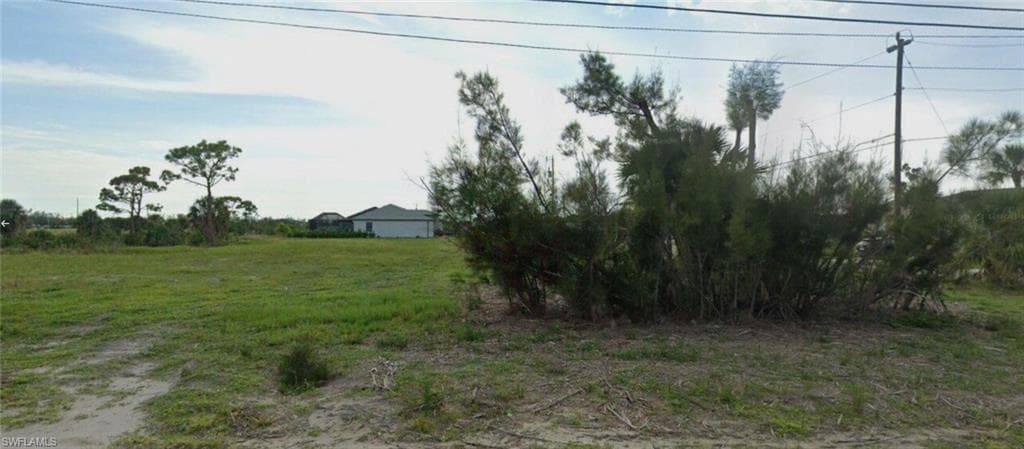 326 11th Pl, Cape Coral, FL 33991-2