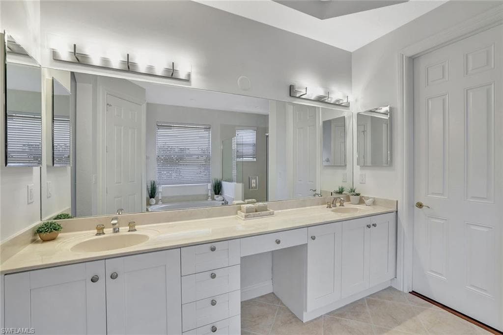 8988 Cherry Oaks Trl, Naples, FL 34114-16