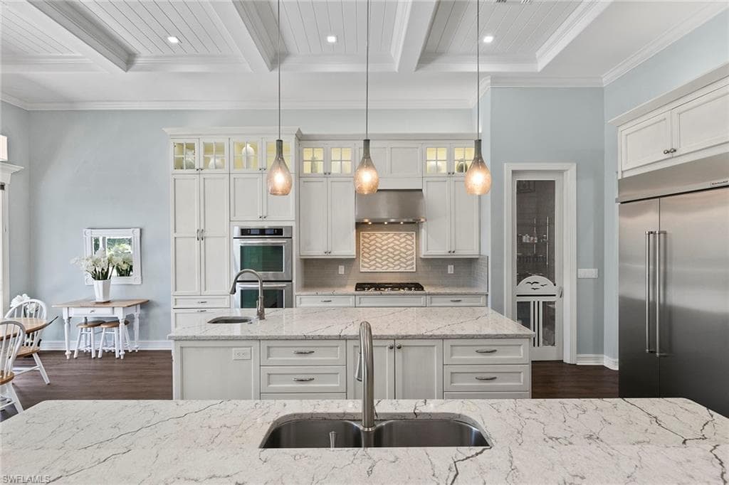 3747 Fountainhead Ln, Naples, FL 34103-9