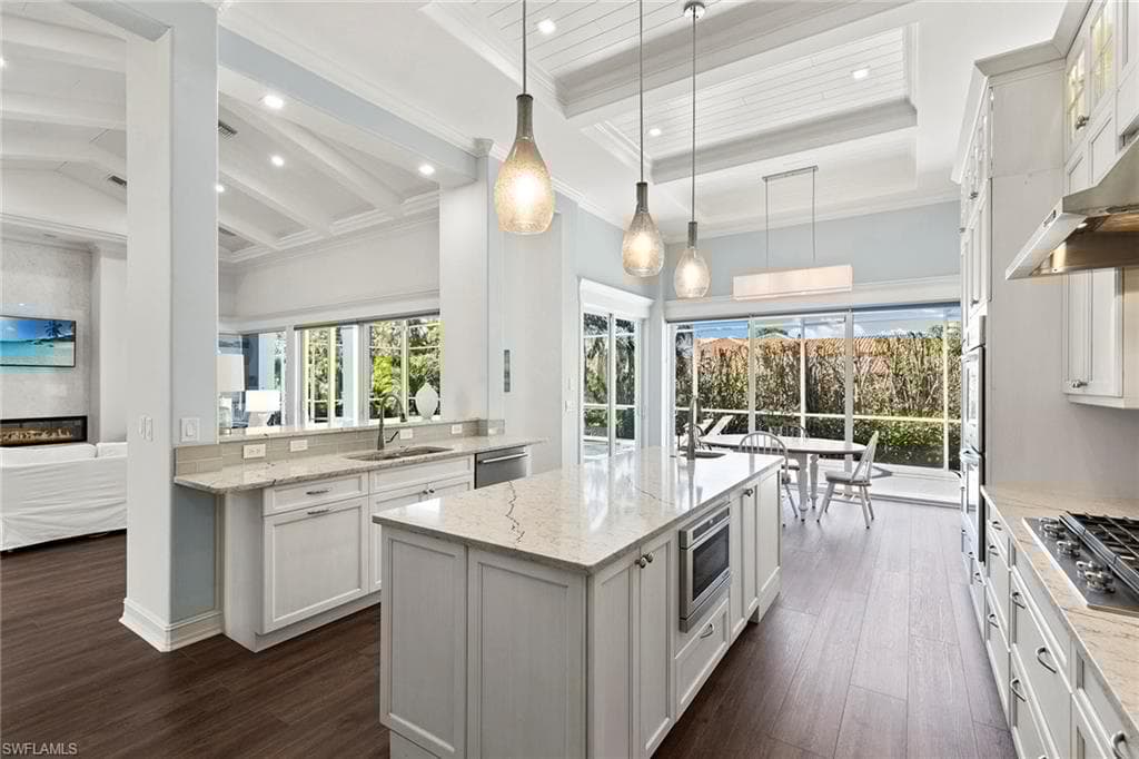 3747 Fountainhead Ln, Naples, FL 34103-11