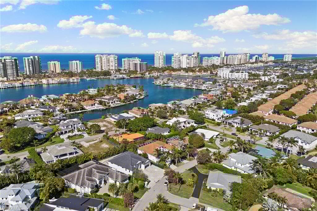 3747 Fountainhead Ln, Naples, FL 34103-4