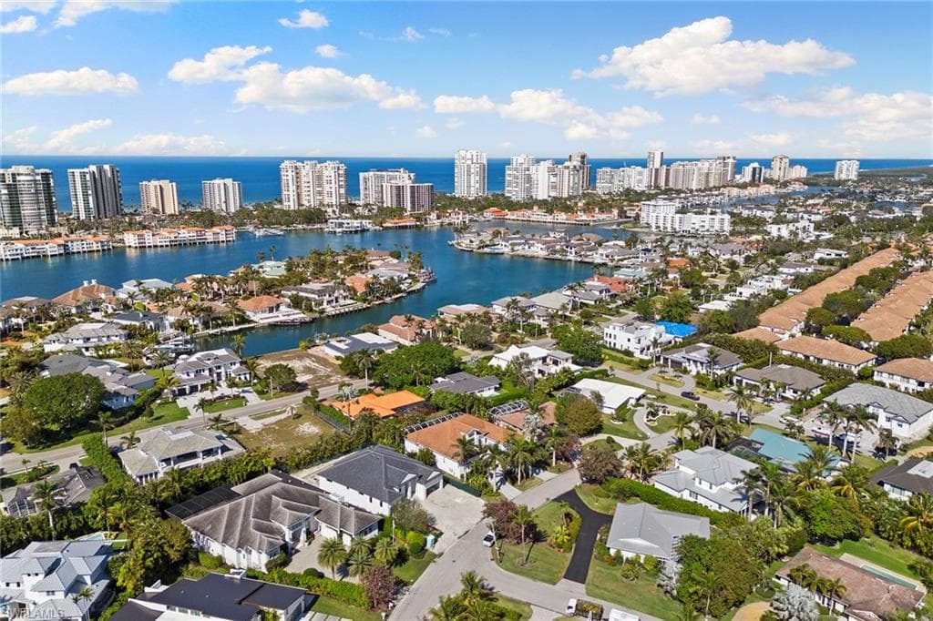 3747 Fountainhead Ln, Naples, FL 34103-4