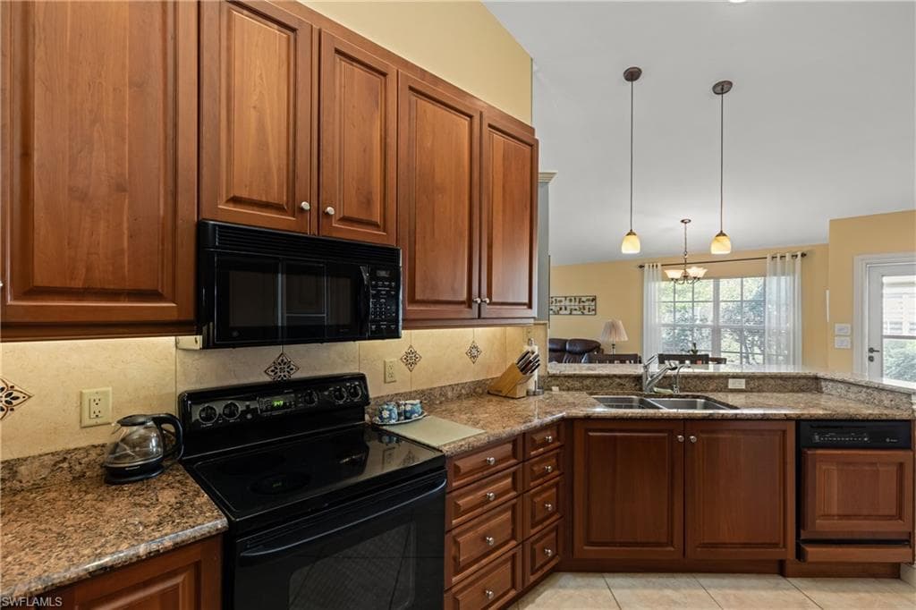 15064 Sterling Oaks Dr, Naples, FL 34110-8