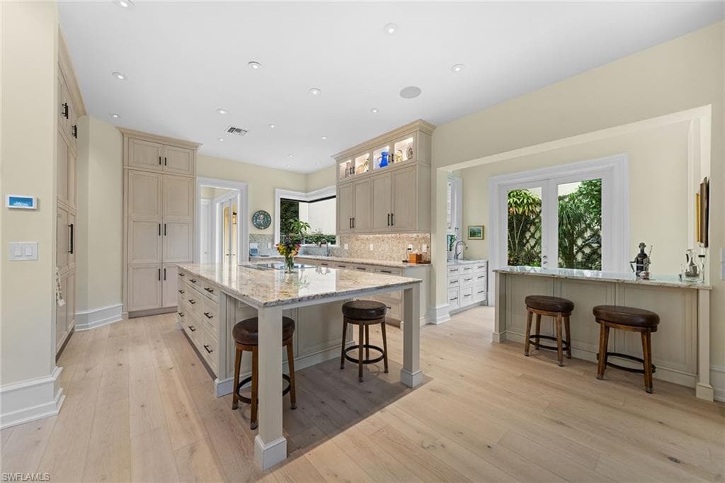 7849 Via Vecchia, Naples, FL 34108-10