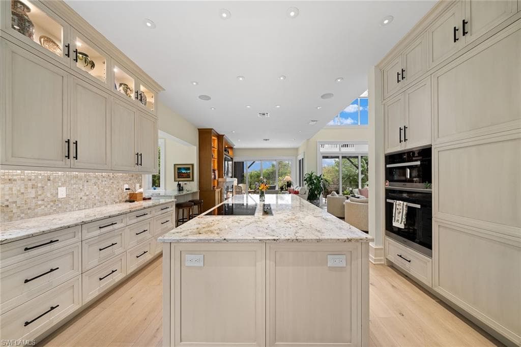 7849 Via Vecchia, Naples, FL 34108-11