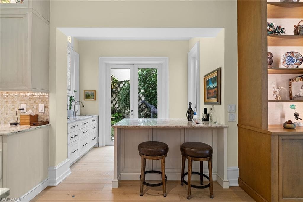 7849 Via Vecchia, Naples, FL 34108-13