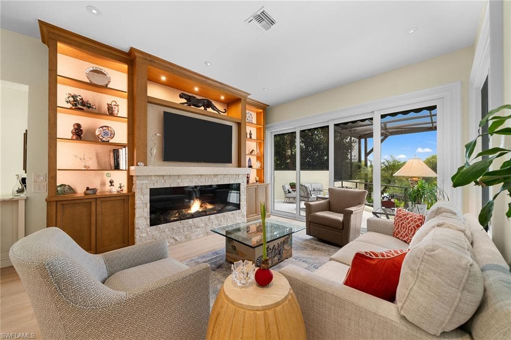 7849 Via Vecchia, Naples, FL 34108-15
