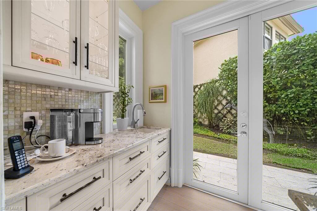 7849 Via Vecchia, Naples, FL 34108-17