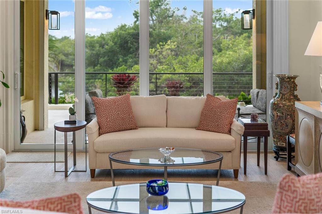 7849 Via Vecchia, Naples, FL 34108-18