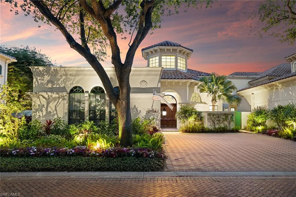 7849 Via Vecchia, Naples, FL 34108-2