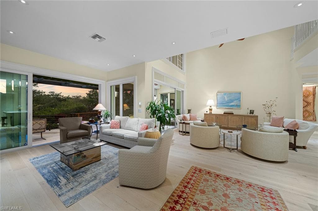 7849 Via Vecchia, Naples, FL 34108-8