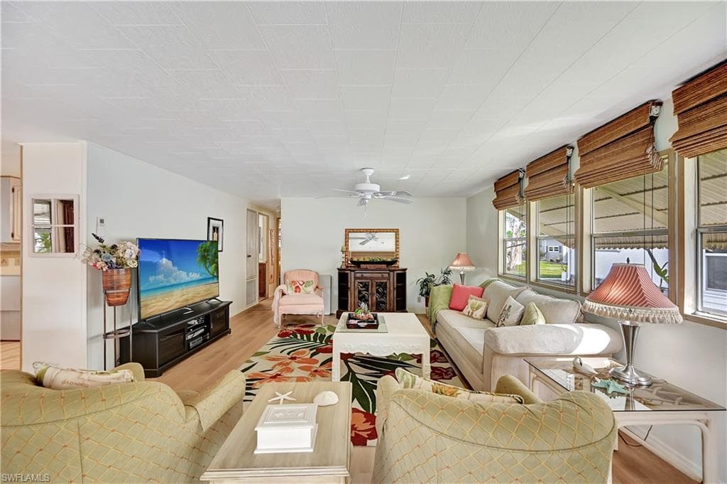 114 Enchanting Blvd, Naples, FL 34112-3
