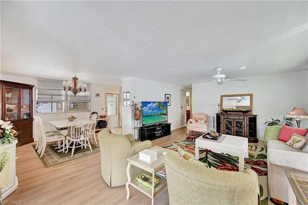 114 Enchanting Blvd, Naples, FL 34112-6