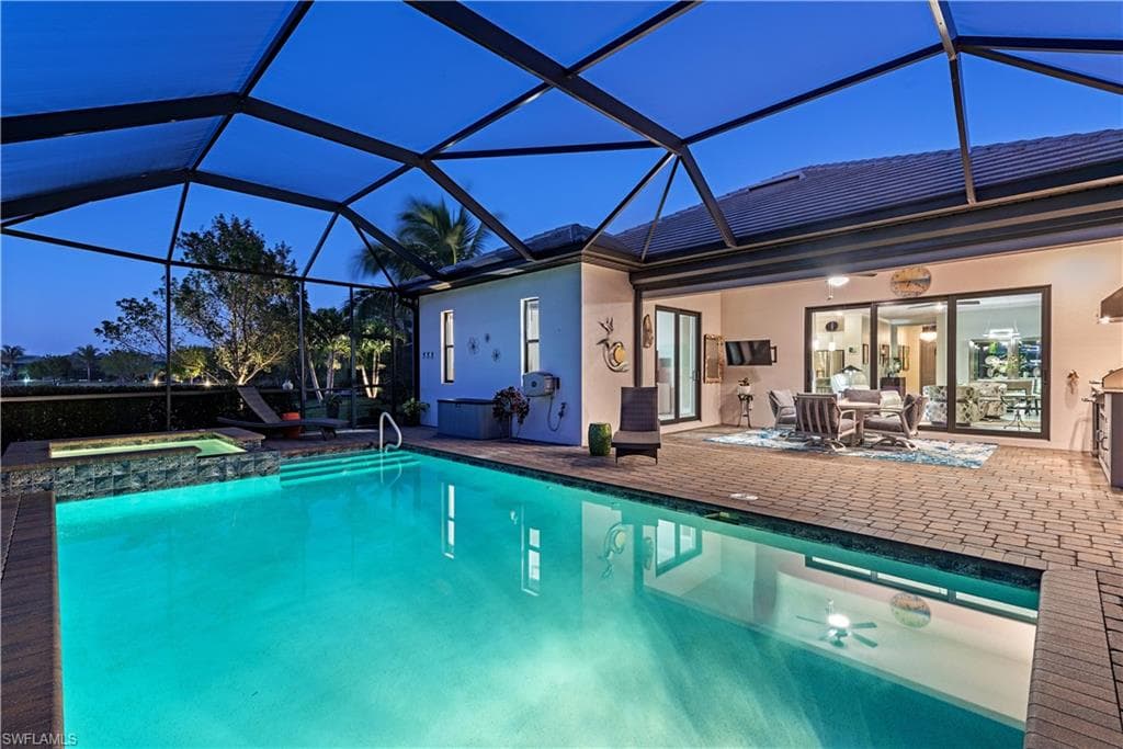1819 Mustique St, Naples, FL 34120-2
