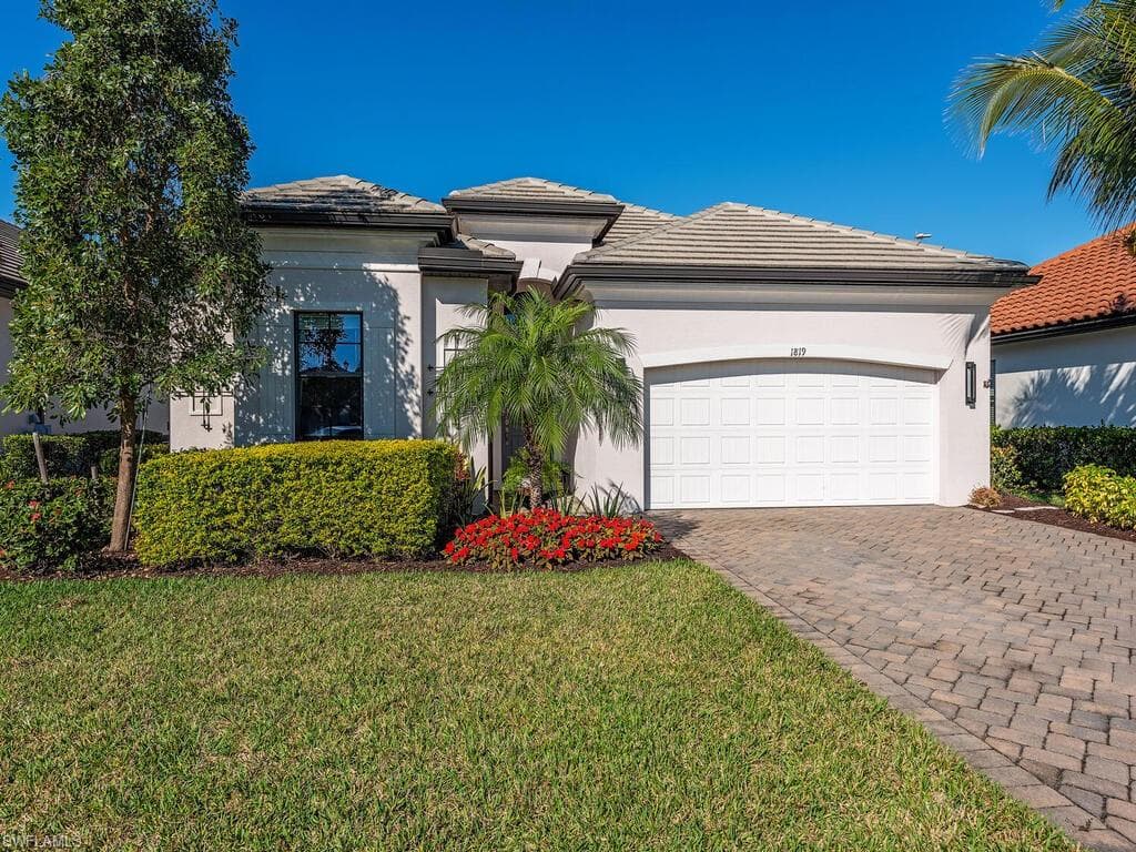 1819 Mustique St, Naples, FL 34120-4