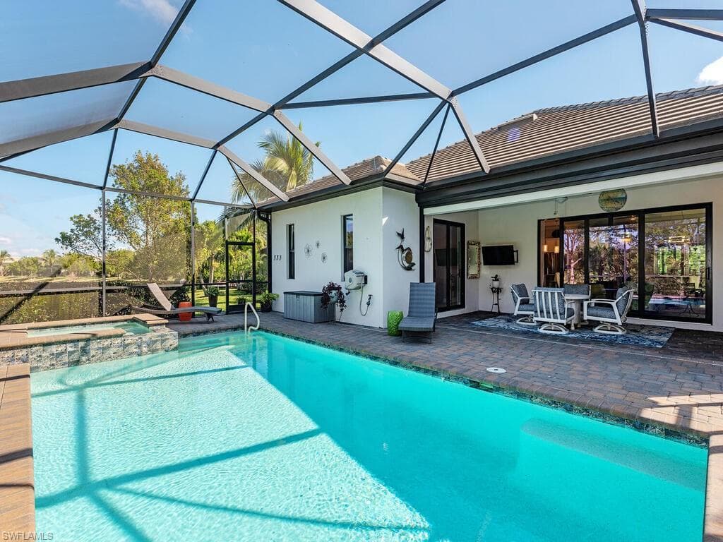 1819 Mustique St, Naples, FL 34120-8