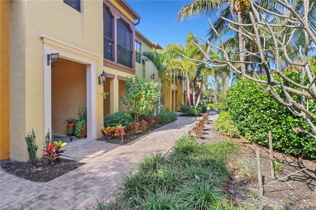 9070 Albion Ln N 5805, Naples, FL 34113-3