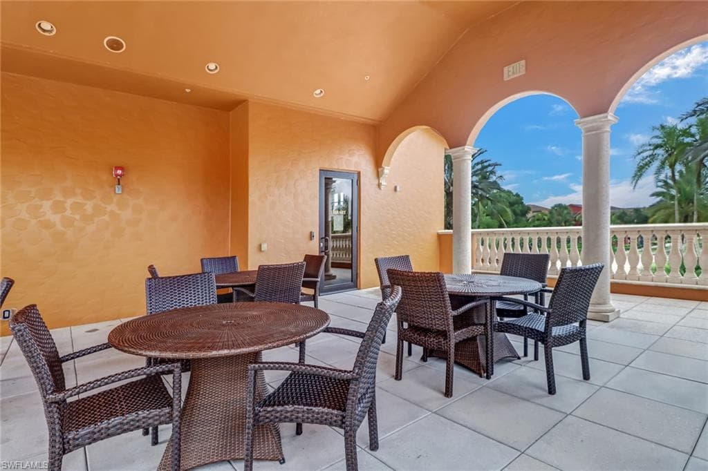 9070 Albion Ln N 5805, Naples, FL 34113-39