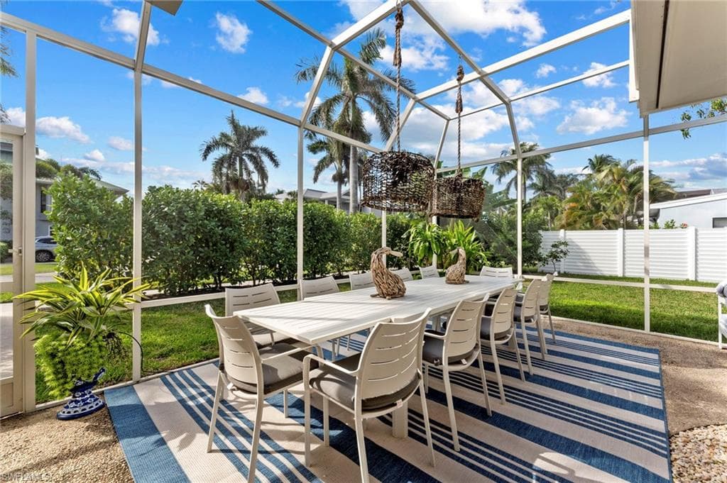 692 Lake Dr, Naples, FL 34102-24