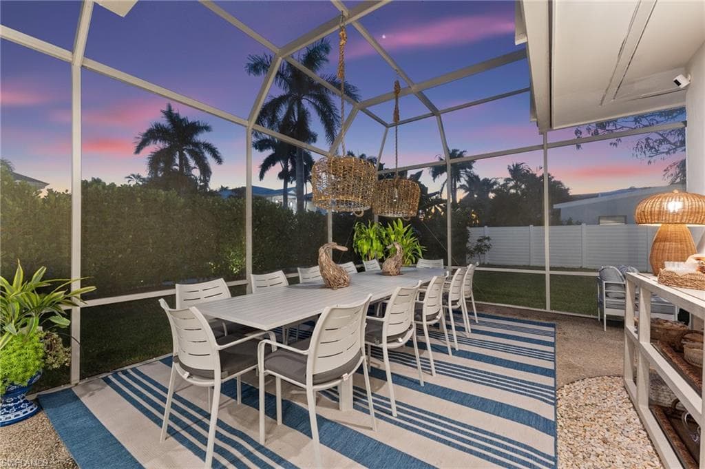 692 Lake Dr, Naples, FL 34102-27