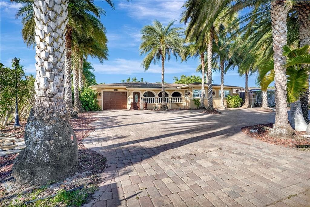 1013 44th St, Cape Coral, FL 33904-2