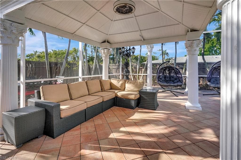 1013 44th St, Cape Coral, FL 33904-40