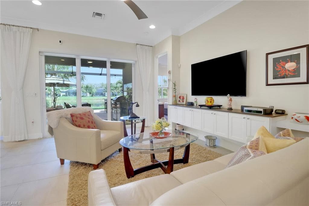 11528 Jacaranda Dr, Naples, FL 34120-5