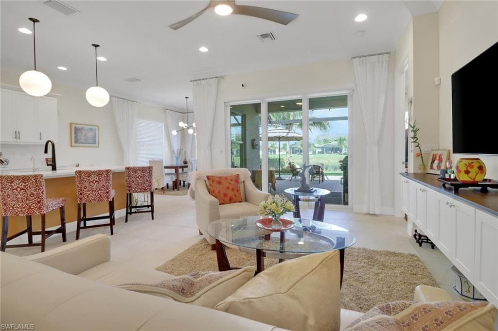 11528 Jacaranda Dr, Naples, FL 34120-6