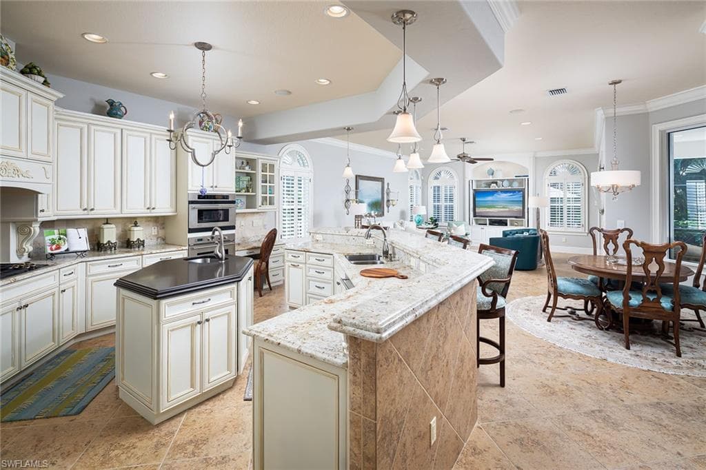 614 Bow Line Dr, Naples, FL 34103-7