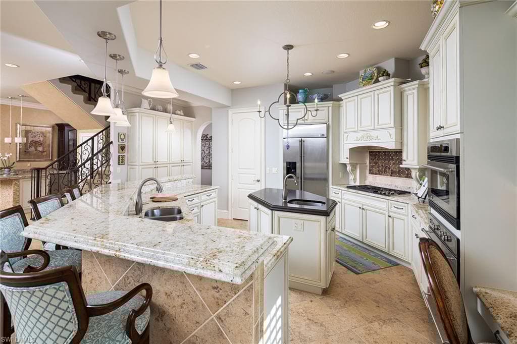 614 Bow Line Dr, Naples, FL 34103-8