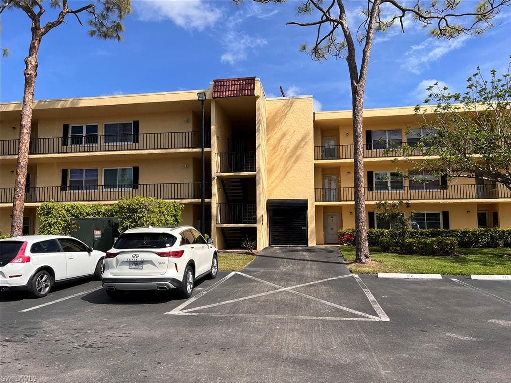 1086 Forest Lakes Dr 9305, Naples, FL 34105-16