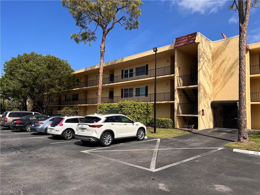 1086 Forest Lakes Dr 9305, Naples, FL 34105-17
