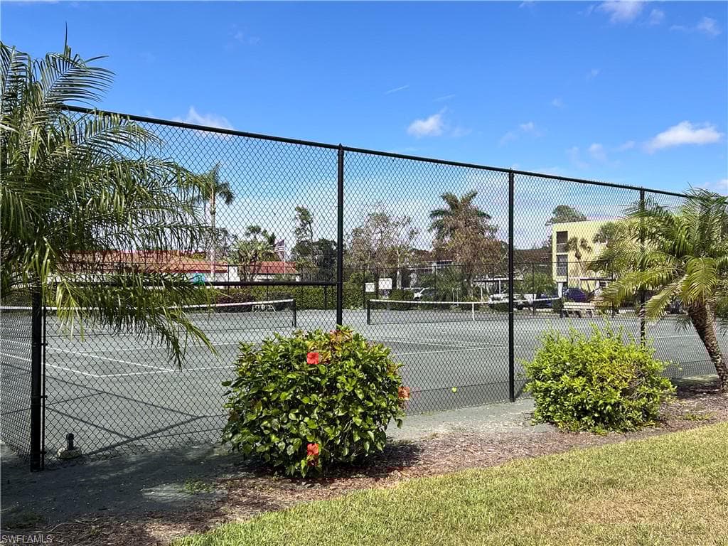 1086 Forest Lakes Dr 9305, Naples, FL 34105-18
