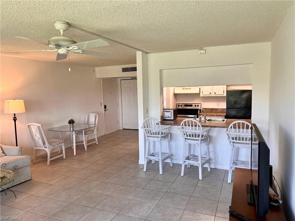 1086 Forest Lakes Dr 9305, Naples, FL 34105-5