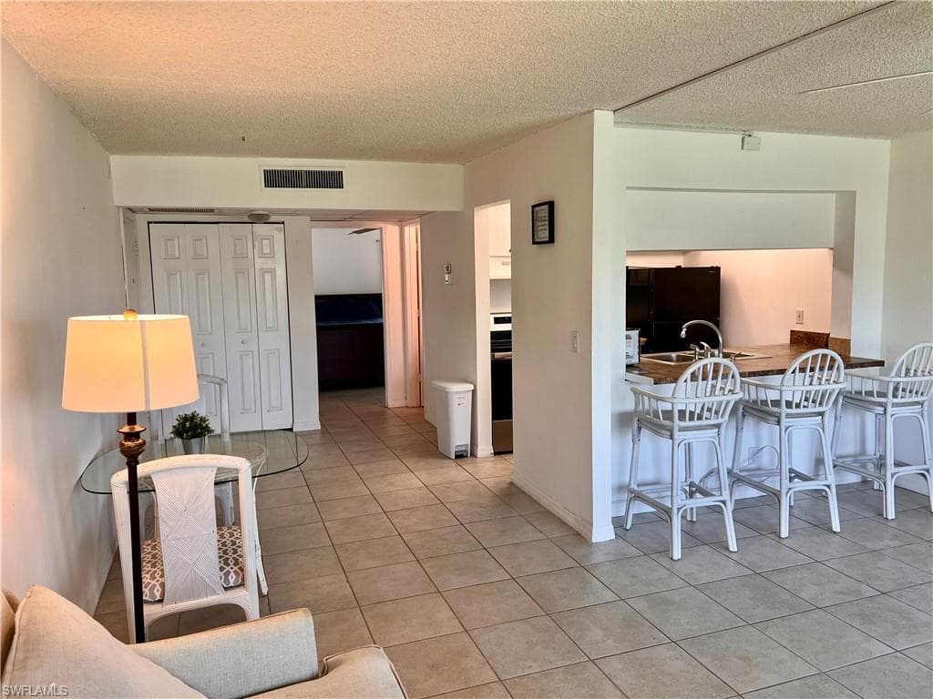 1086 Forest Lakes Dr 9305, Naples, FL 34105-6