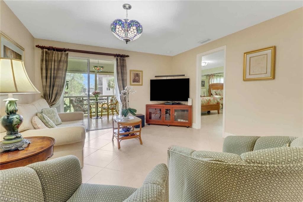 5595 Rattlesnake Hammock Rd C-19, Naples, FL 34113-14